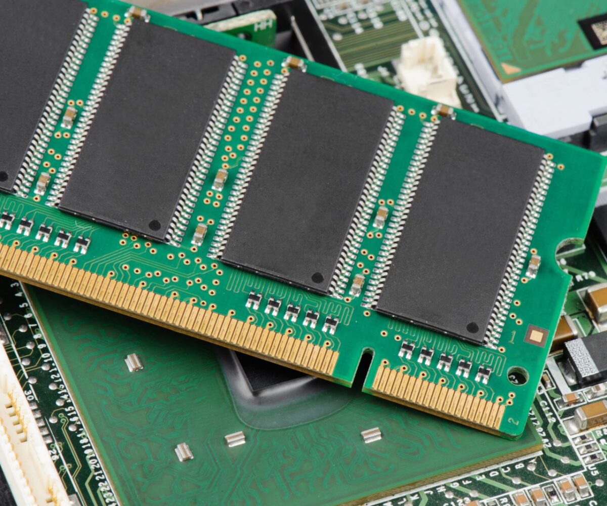 Broader Market Settles Higher as Chipmakers Rally
