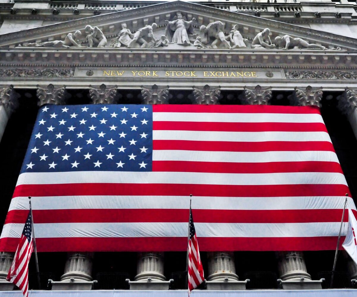 Stock Indexes Settle Mixed as Chipmakers Retreat