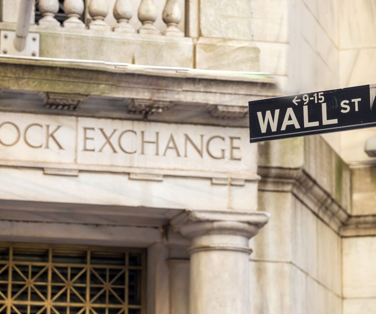 Stocks Finish Mostly Higher as Crude Prices Fall