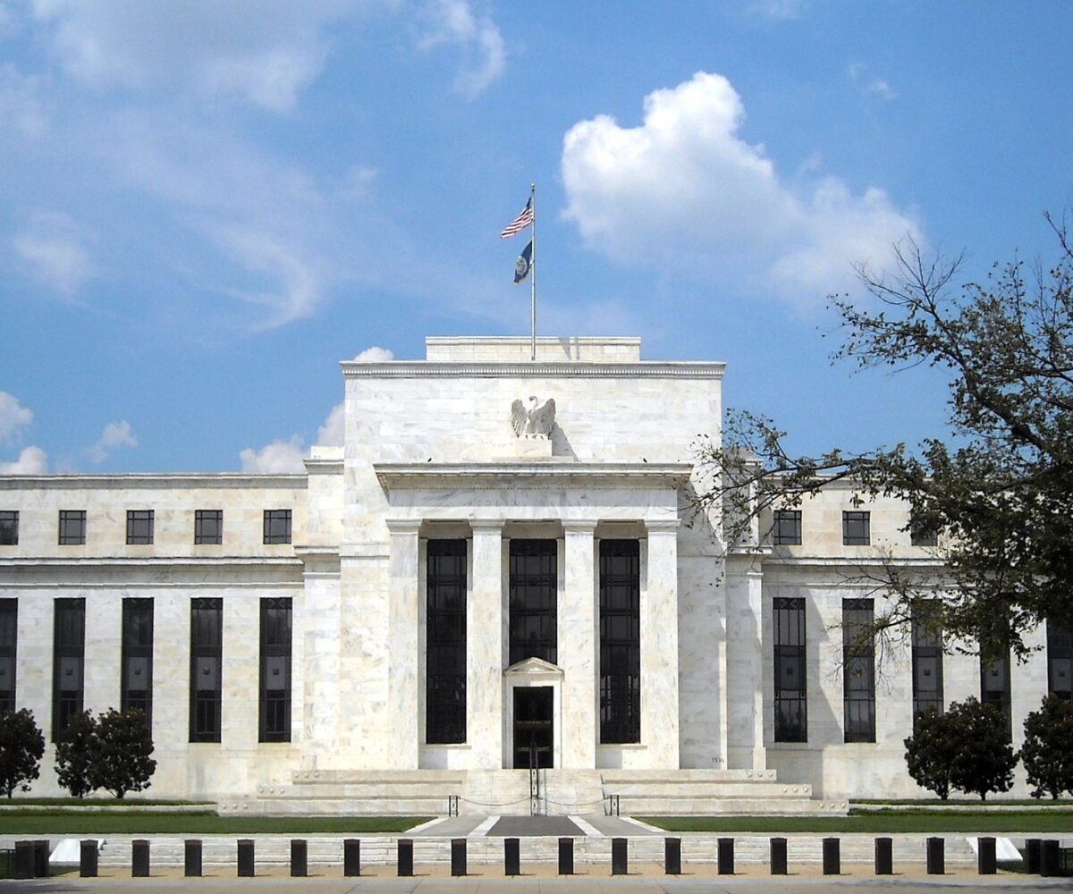 94 of 100 Economists See a Hold, All 100 a Hike
