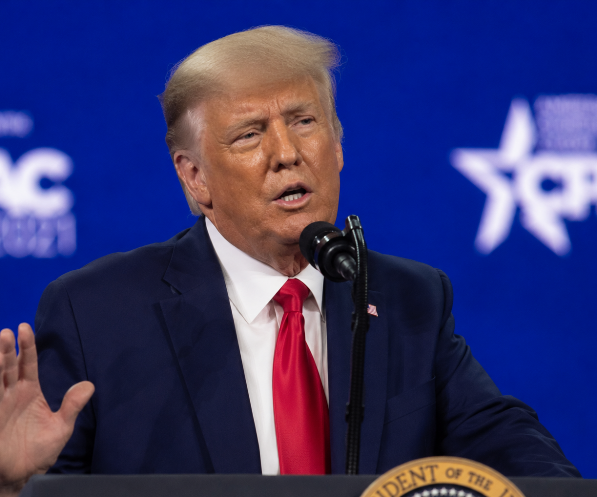 DJT stock flashes a warning sign as Trump Media risks build